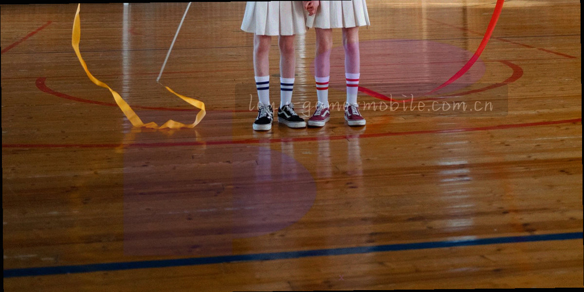 三分支路径示意：赛事与使用咨询指向客服邮箱，内容纠错指向同一邮箱并加注主题，合作洽谈先电话预约再补充邮件